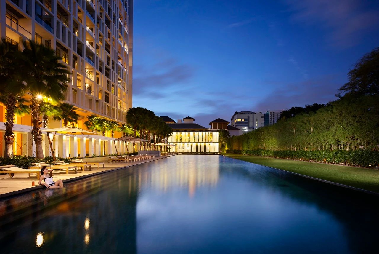 The Sukhothai Residences pool at dusk