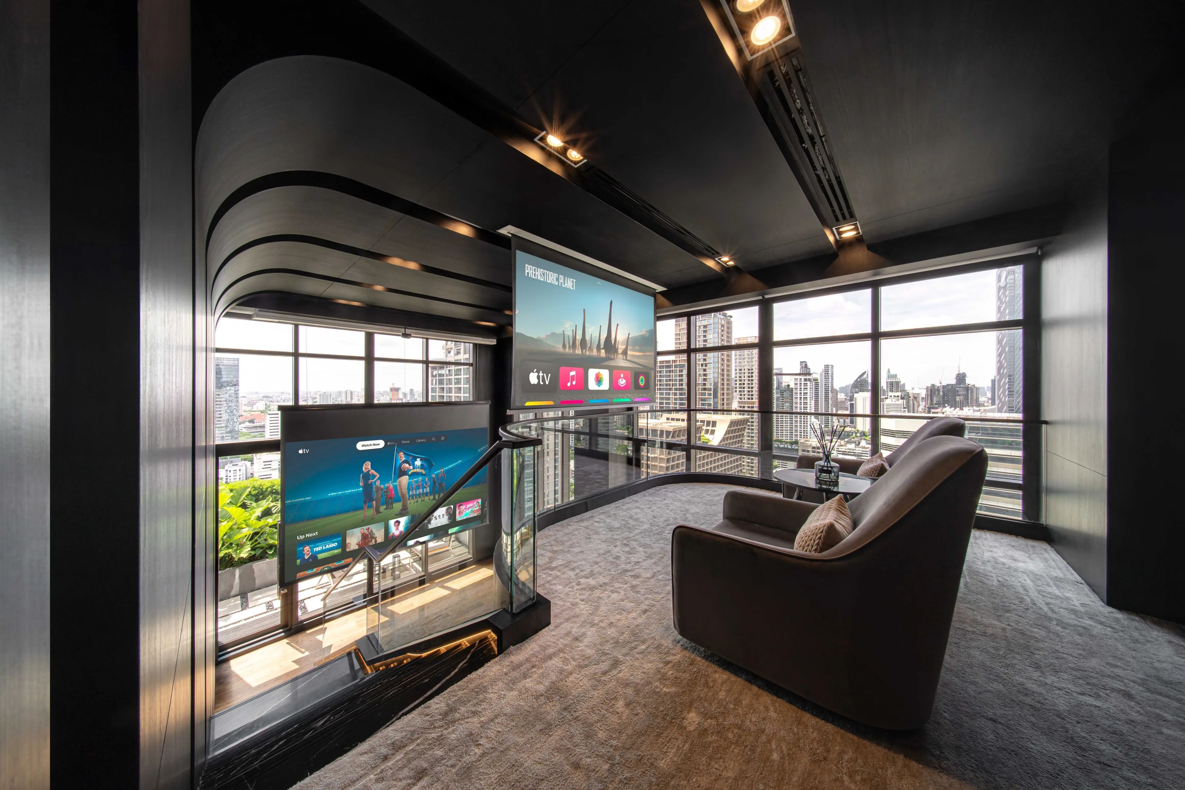 MUNIQ Langsuan Bangkok luxury freehold condominium on Langsuan Road near Lumpini Park