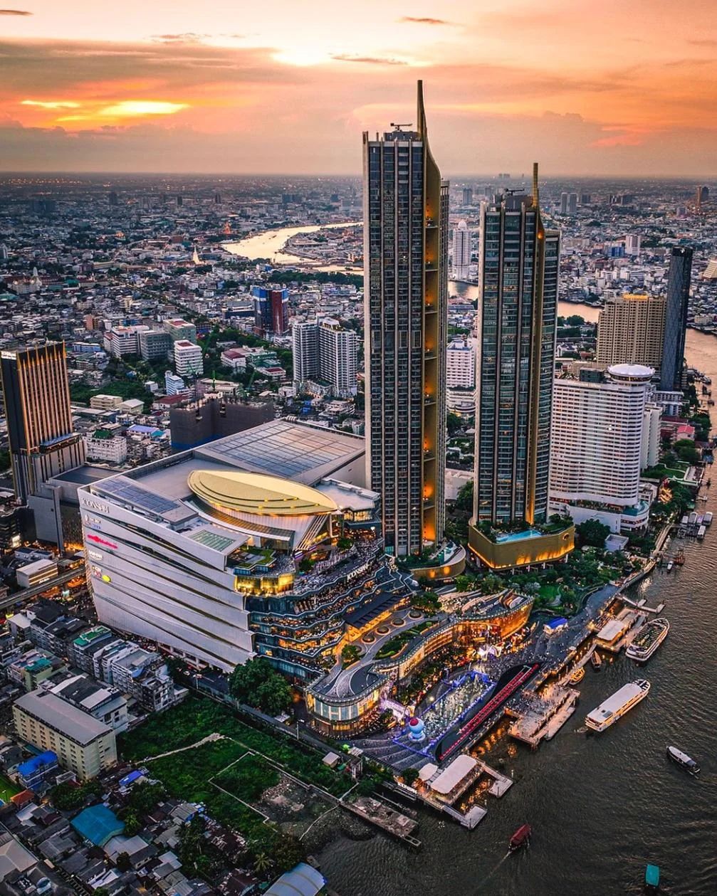 Magnolias Waterfront Residences Bangkok