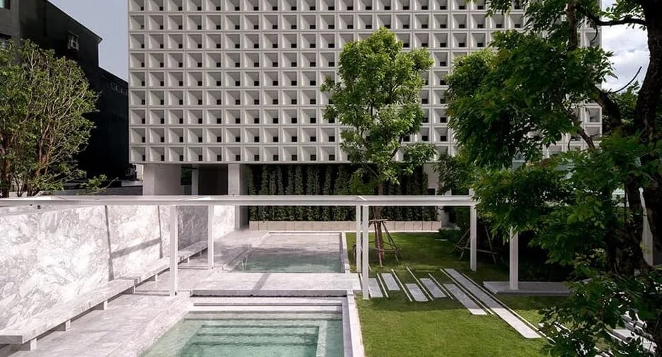 BEATNIQ Sukhumvit 32 landscaped courtyard and geometric facade in Bangkok