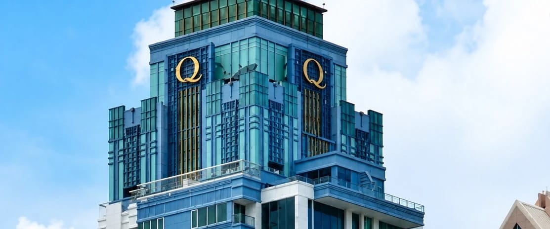 Q Langsuan tower crown above the neighbourhood