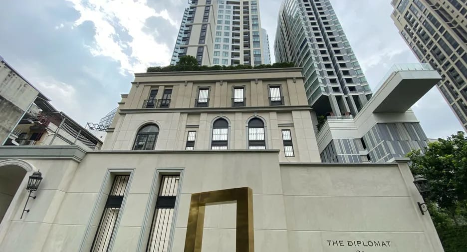 The Diplomat 39 entrance and classical-style facade in Phrom Phong